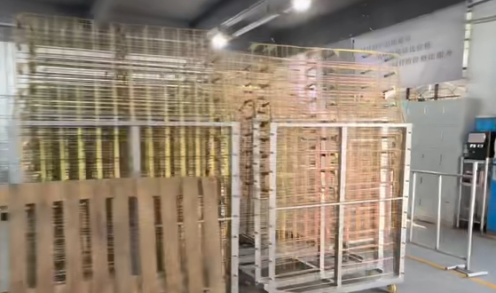 Établi de tuyauterie industrielle en tubes d'alliage d'aluminium avec étagères personnalisées amovibles conçues pour les applications à forte charge